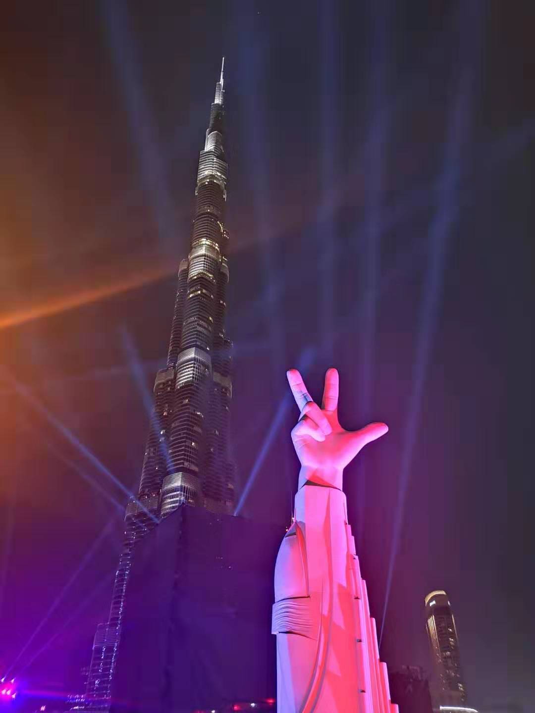 △迪拜三指礼雕塑