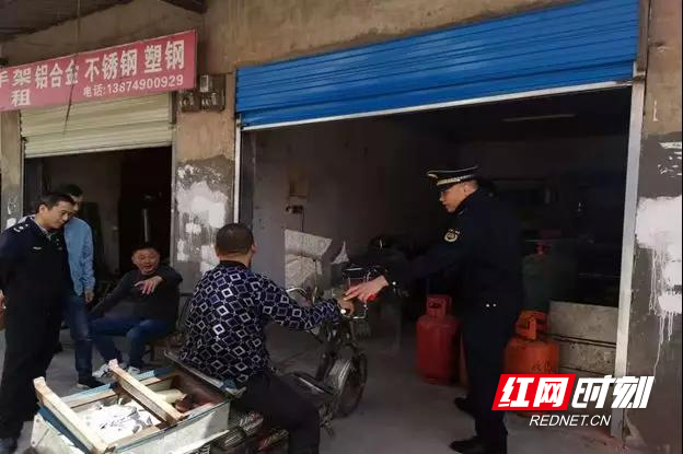 执法现场.jpg 执法现场.jpg