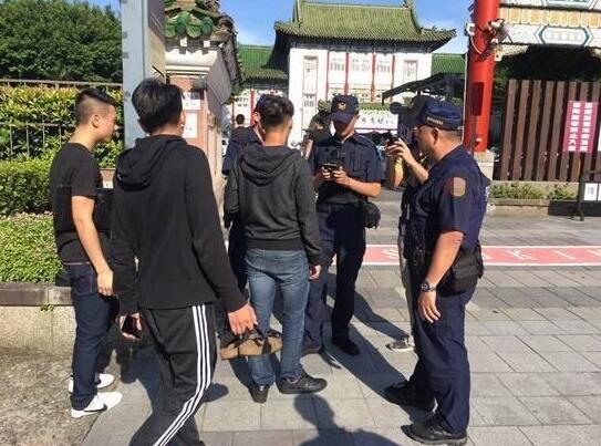  “北联帮”此前高调举办庆祝会，台湾警方现场搜证。（来源：台媒）