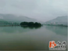 双牌：完成护城河堤加固和黑臭水体治理 重现一江碧水