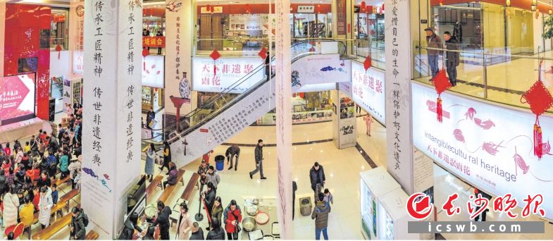 传统味浓郁的雨花非遗馆，聚集了全国300余个非遗项目、200多名非遗传承人。陈飞摄