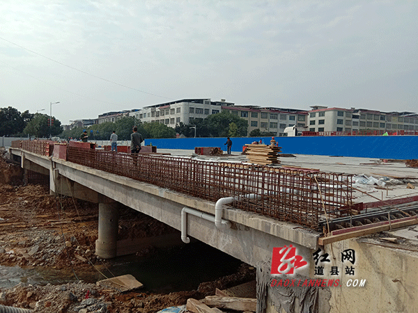 道县濂溪桥左幅桥预计11月底竣工通行.gif