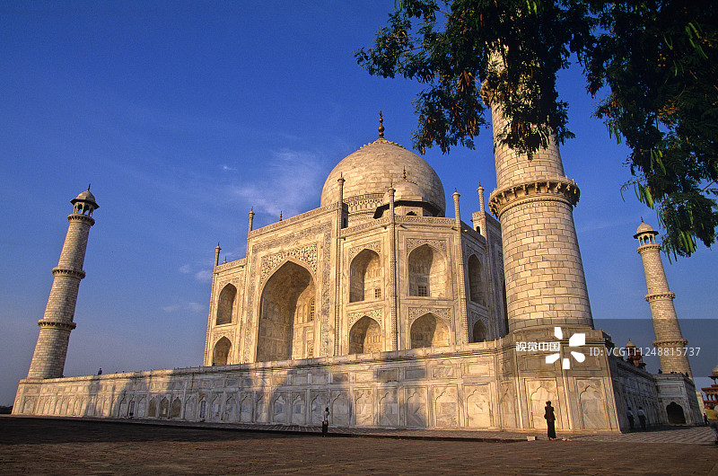 泰姬陵(Taj Mahal )，是印度知名度最高的古迹之一，世界文化遗产，被评选为