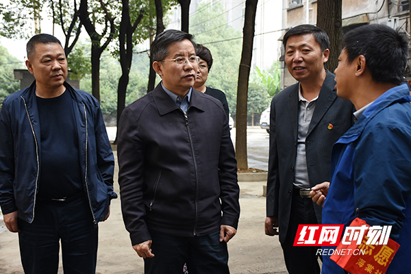 瞿海深入贯彻党的十九届四中全会精神扎实推动主题教育见实效