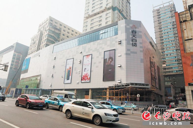 　　转型后的春天百货将引进众多国际奢侈品、国内创新名品、新型工厂店和网红时尚店。 长沙晚报通讯员 符鹰 摄