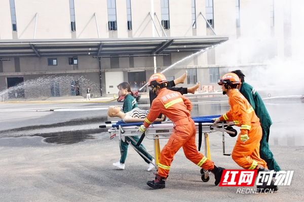 组图 | 郴州“119”消防宣传月启动 应急救援演练超燃