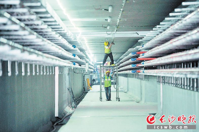 　　在高铁会展新城地下，一个总长31.7公里的地下综合管廊系统陆续投用。王志伟 摄