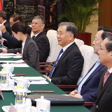 汪洋会见塞浦路斯议长西卢里斯 