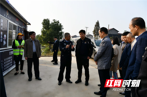 1.检查“警保联动”劝导站建设.jpg