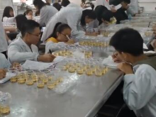 羡慕！高校开感官评定课上课就试吃：锻炼对食物的品尝