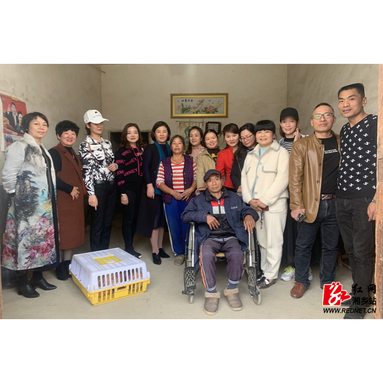 【户帮户亲帮亲】 女企业家协会：爱心助扶贫 携手送温暖