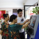 岳阳楼区：一张社保卡架起一座便民桥