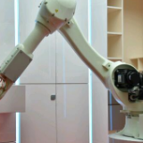 “机械臂”挥手、零甲醛面世 广州打造“全球定制之都”