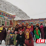 不忘初心、牢记使命 | 关争鸣：退休到川西支教 丹心辉映夕阳红