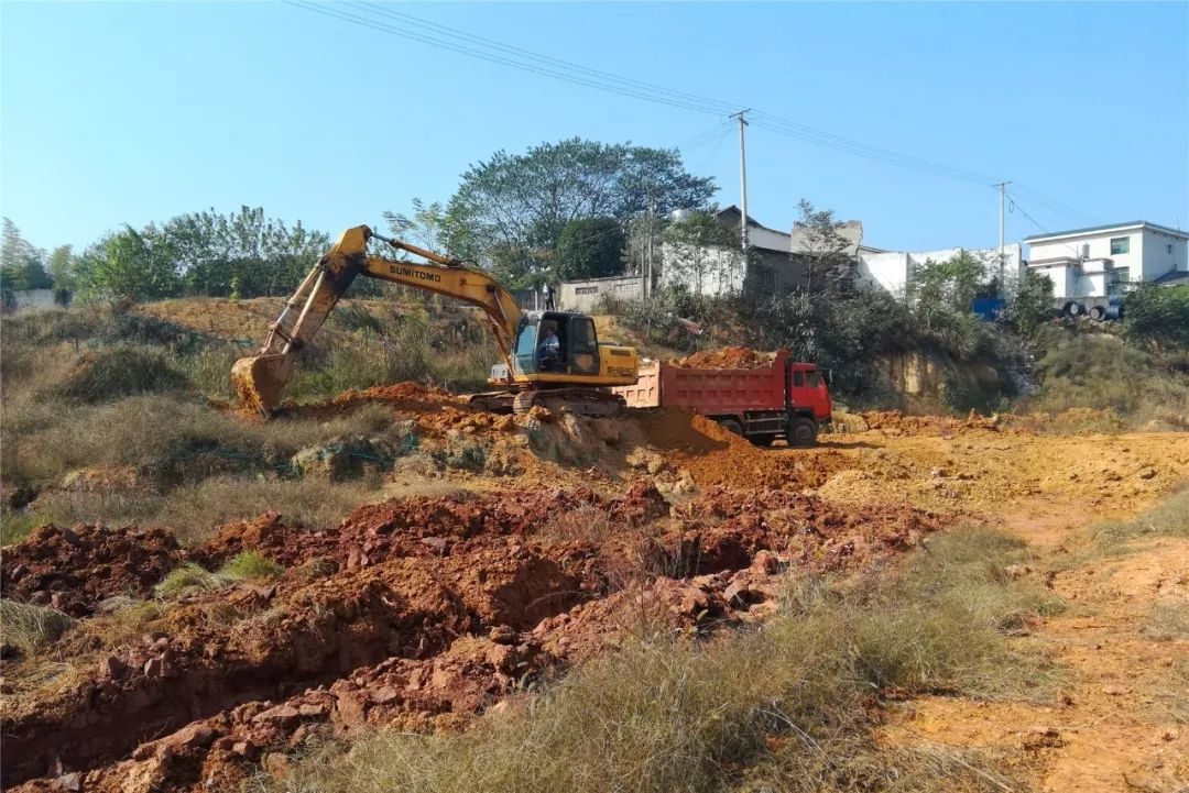 岳塘经开区为路网项目建设保驾护航