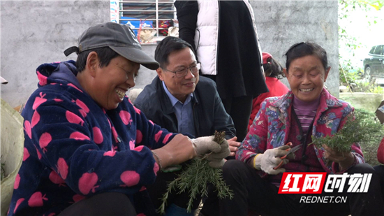 【“不忘初心、牢记使命”主题教育进行时】邱初开深入乡镇开展主题教育调研