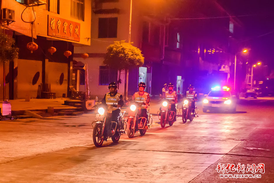 每次夜间巡逻，巡逻车警灯的红蓝光芒便会闪亮在游家各个角落。自从巡逻队开展工作以来，游家发案率下降了80%。