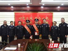 【警视窗】张家界市公安局到武陵源分局送奖到岗