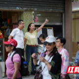 红视频·直击香港丨香港市民团体元朗撑警游行 “是时候站出来了”