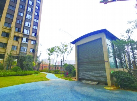 长沙一小区新房多处现裂缝 业主很心慌