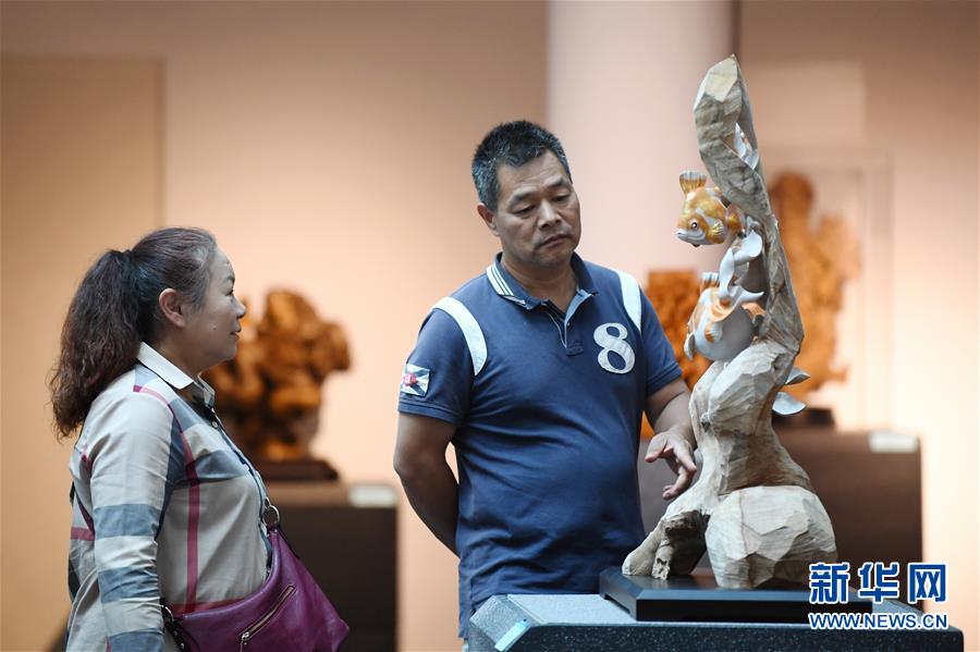 台湾举办木雕艺术联展