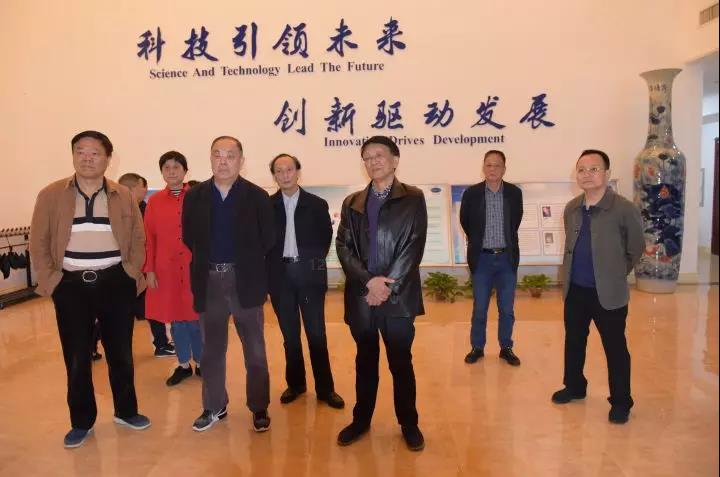 市人大常委会老领导邓德芳一行到我区考察参观_时政