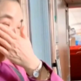 消防员高铁上偶遇战友母亲，一句话让人泪目…