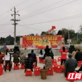 永顺：文艺戏曲下乡村 贫困村里喜开颜