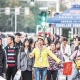 长沙行人交通违法整治现场：闯红灯、随意过马路，罚！