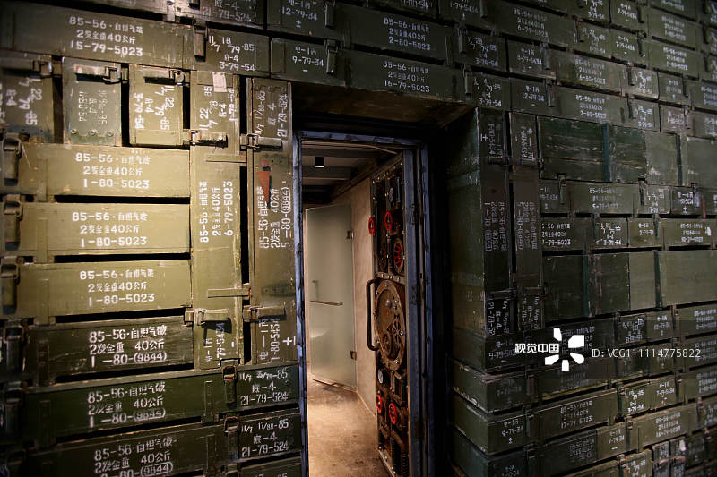 2017年6月18日，河南济源王屋山“那些年小镇”一退役兵工厂内，一处用千余个弹药箱和军工零部件打造而成的奇特洗手间惊艳亮相。