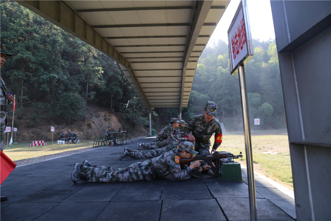 实弹射击 (1).JPG