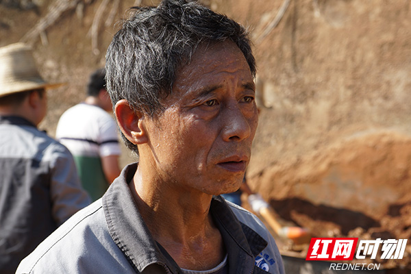 何建南：30年步行巡渠10万公里 练就发现隐患的“火眼金睛”