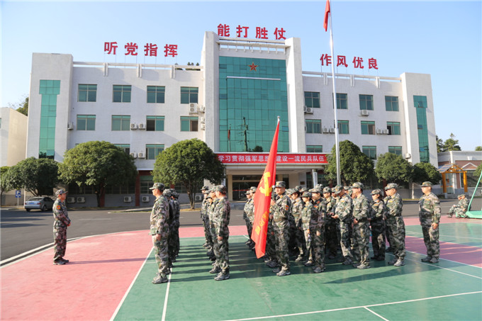 住建局(人防办)局长(主任)何安国进行开训动员.JPG