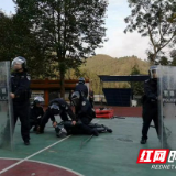 湘西州人民警察训练学校开展钢叉盾牌攻防战术专题训练