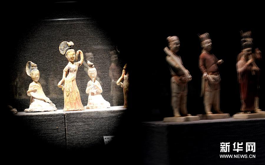 这是“尘中莲花之丝路天籁——汉唐宋元丝路乐舞文物展”上展出的展品（11月19日摄）。