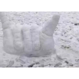 老有才了！零下十几度，东北大爷大妈街边搭塑料棚打扑克