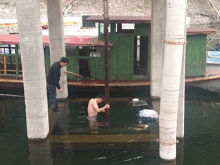 视频丨“小雪”时节，他们赤身下水抢修大坝闸门