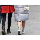 快把裤腿放下来！这个女大学生为了漂亮，床都下不了