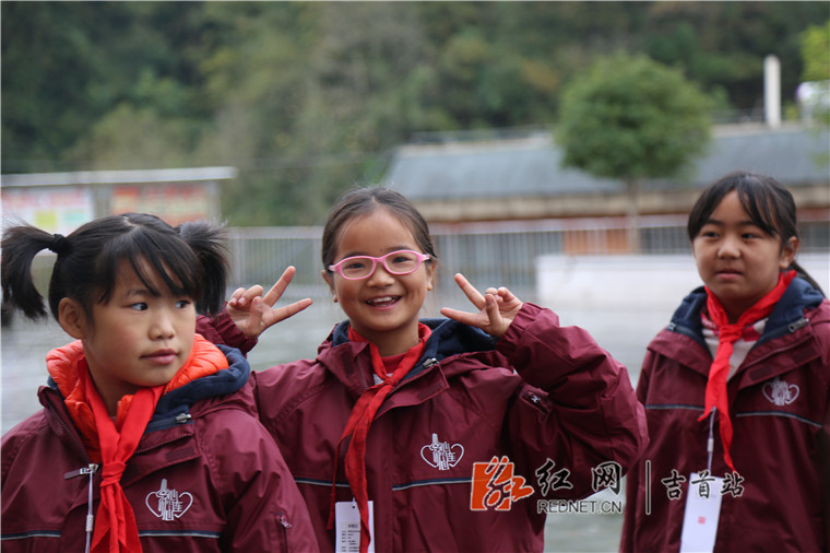 穿上新校服温暖过冬