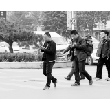 河南：今后过马路看手机，最高罚200！