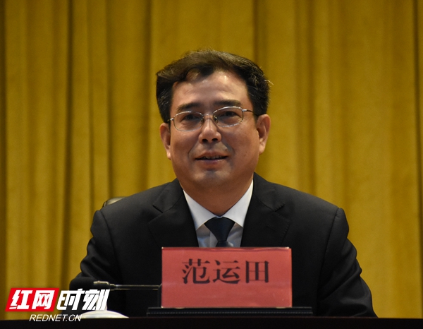 范运田作宣讲报告.摄影/谢文礼