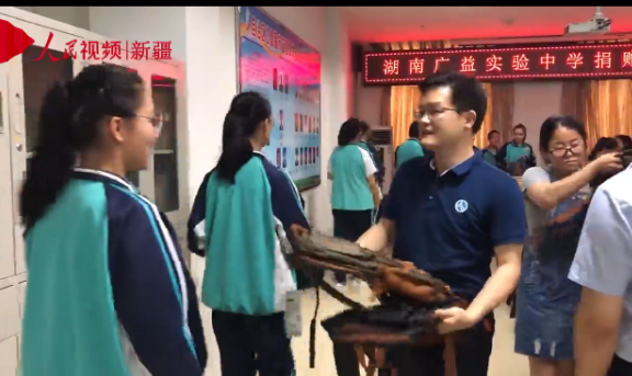 长沙名校长彭荣宏火洲建功勋