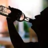 研究人员找到酗酒原因：或许与一个神经回路有关
