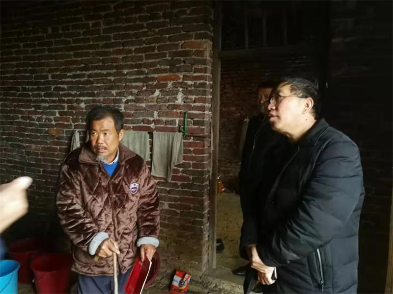 刘永格到牛马司镇督导脱贫攻坚等工作