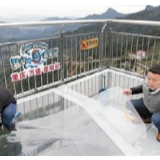 在300米高空贴膜是怎样一种体验？