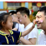 父教缺失影响孩子健康成长，专家：再好的母亲也不能代替父亲