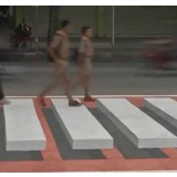 泰国“悬浮”3D斑马线现身街头 好看又安全