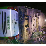 智利巴士翻车已致17死22伤 初步怀疑刹车出问题