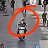 “热心市民”骑摩托载警察帮忙抓人，结果……