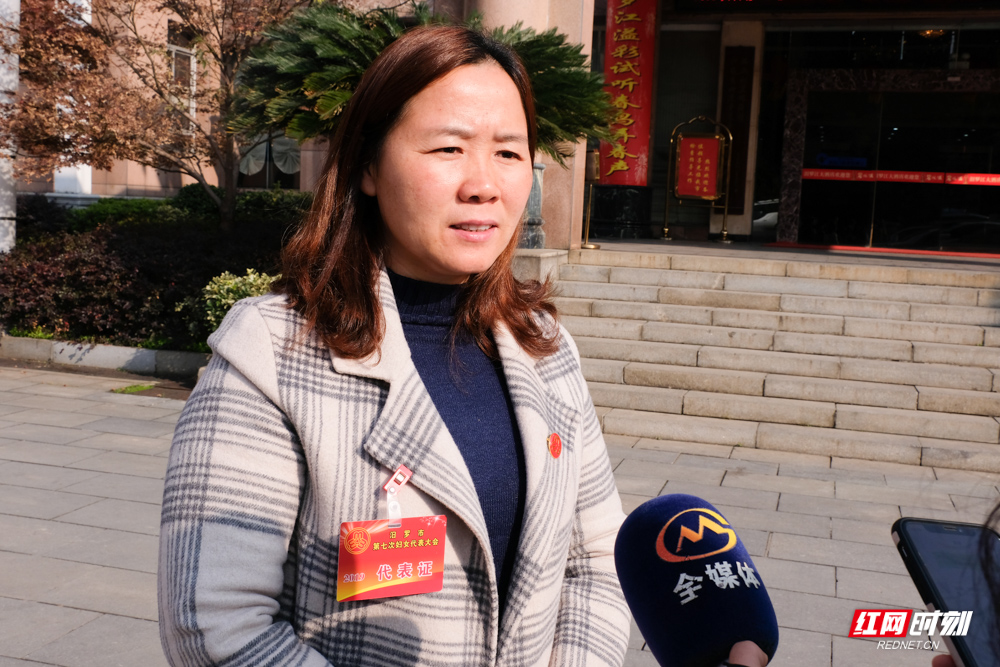妇女撑起半边天马红平村上好主任家里好儿媳